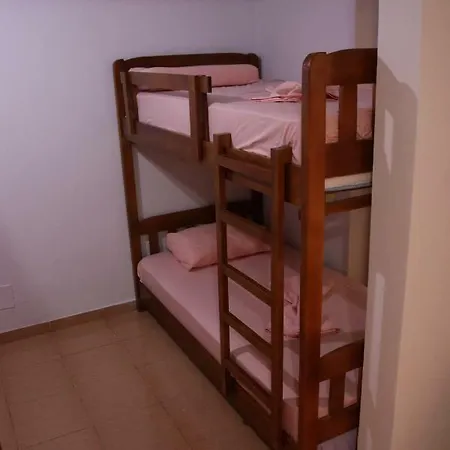 Eden אכסניה טיראנה