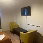 Eden Hostel Τίρανα